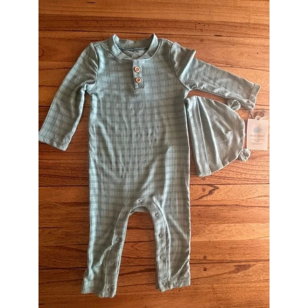 Cloud Island romper set and rocket plushy 6 to 9 months